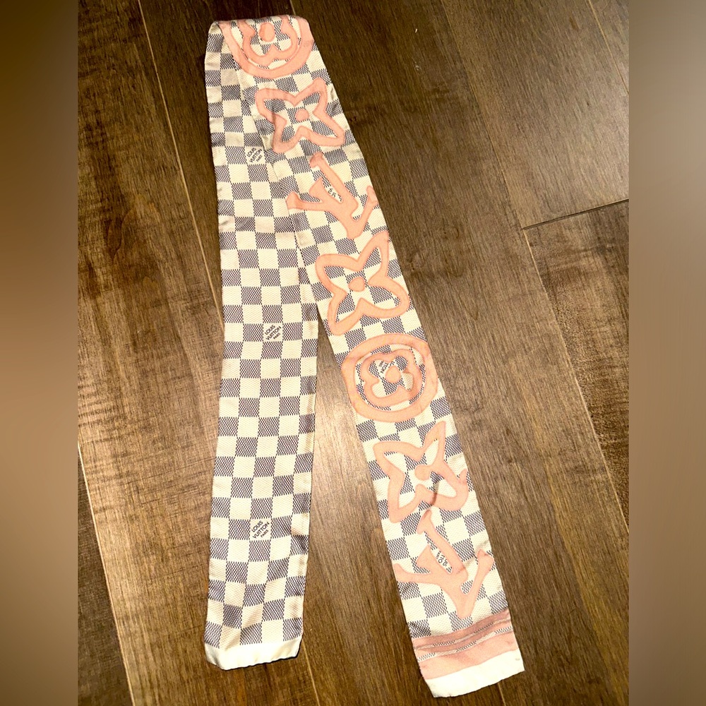 Louis Vuitton Tahitian Print twilly scarf